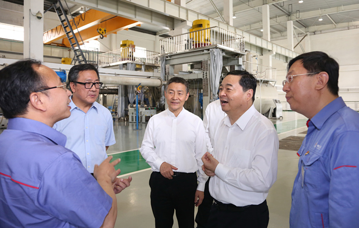 郝鹏与PA尊龙凯时集团一线科技职员深入交流